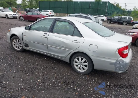 2003 Toyota Camry Xle z USA, uszkodzony, nr VIN 4T1BE30K33U190284